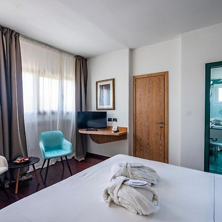 Hotel Logonovo Llido Degli Estensi Exteriör bild