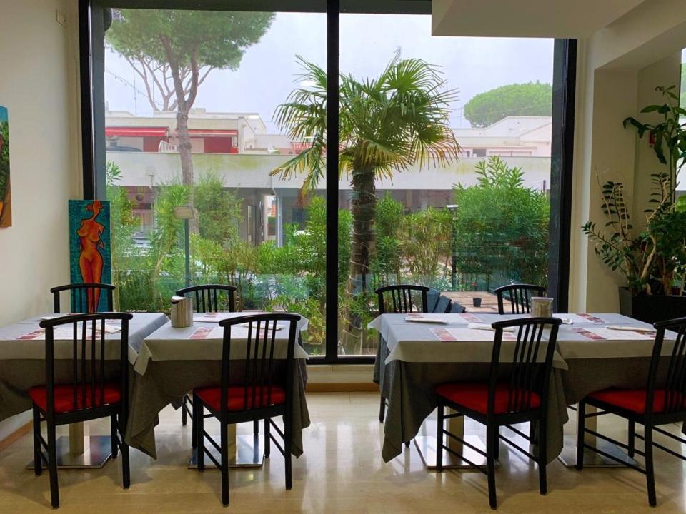 Hotel Logonovo Llido Degli Estensi Exteriör bild