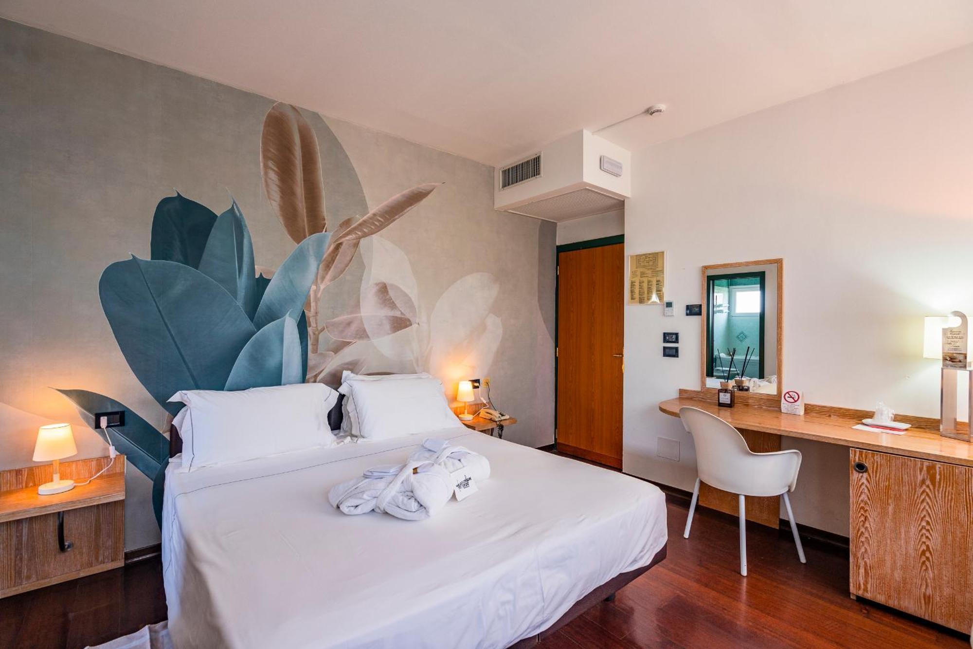 Hotel Logonovo Llido Degli Estensi Exteriör bild